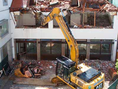 Demolição de casas em Barueri da Demolidora Souza Costa