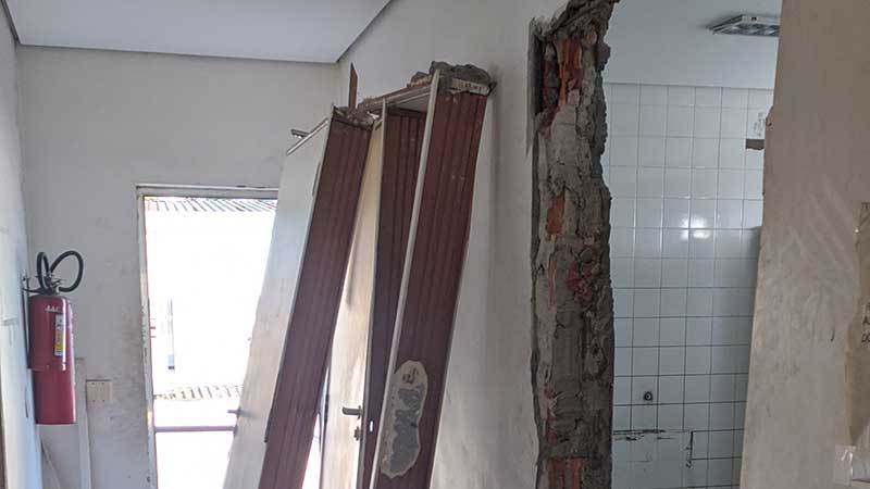 Demolição de sobrados em Osasco